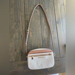 Michael Kors Jet Set crossbody purse